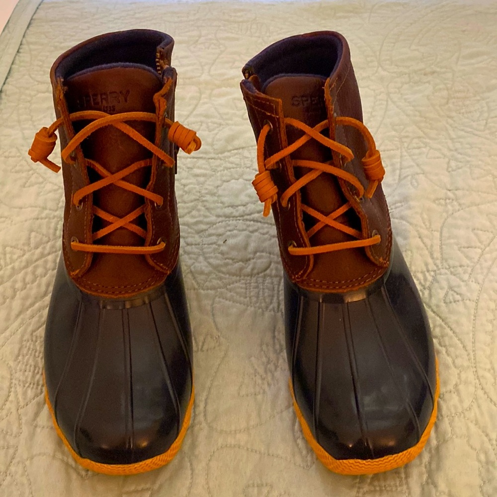 Size 7M Sperry Saltwater Tan/Navy boots